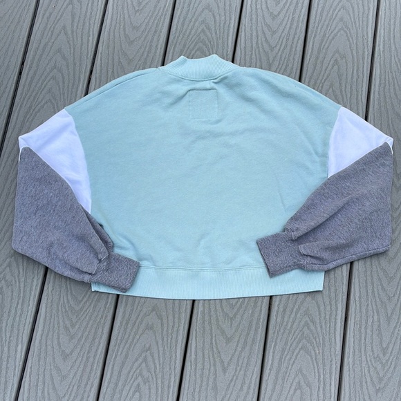 Hollister Cropped Sweatshirt, Women Small - Picture 2 of 8